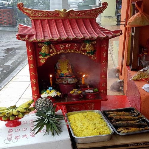 如何拜拿督公神像:供品,步骤,香,拿督公咒 | 拿督公诞辰